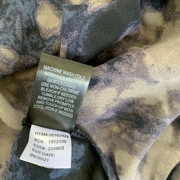 Torrid button down chiffon tunic - Picture 5 of 7